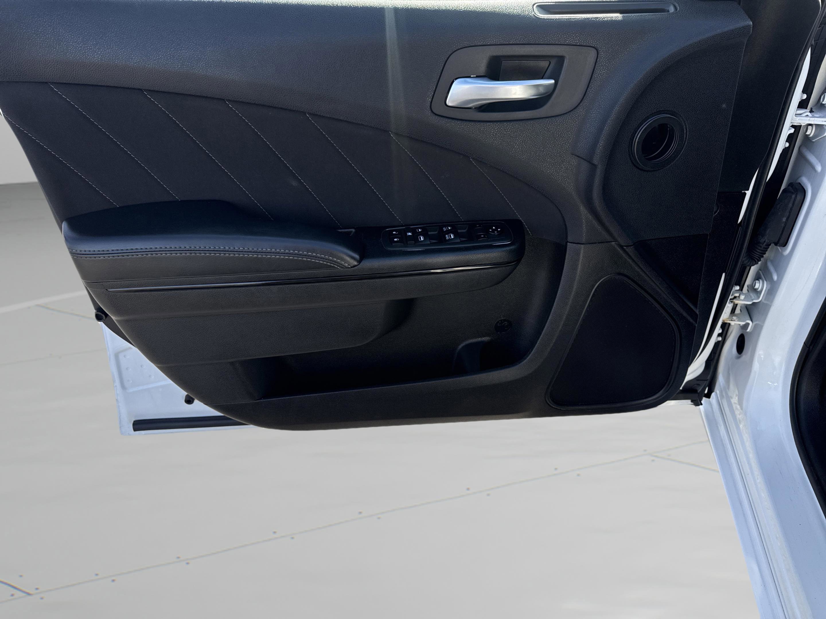 Used 2022 Dodge Charger SXT w/ Blacktop Package image 31