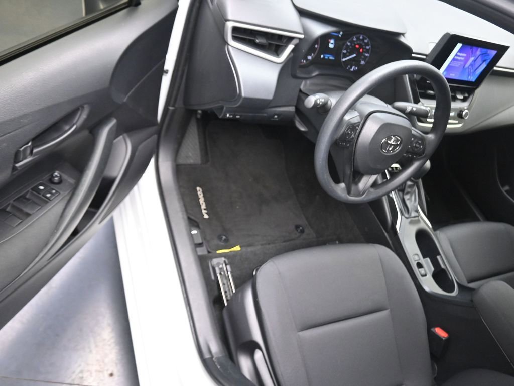 Used 2025 Toyota Corolla LE image 12