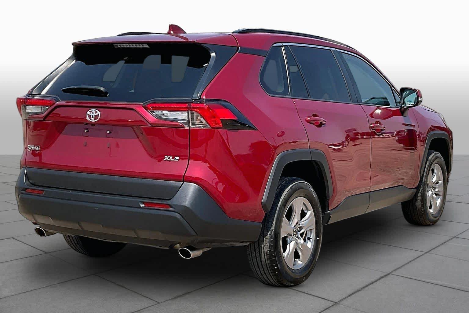 Used 2025 Toyota RAV4 XLE FWD image 12