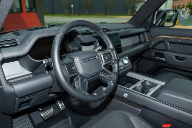 Used 2025 Land Rover Defender 130 X image 10