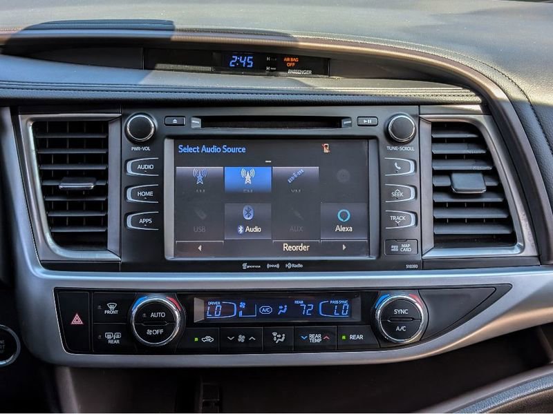 Used 2019 Toyota Highlander XLE AWD/4WD image 24