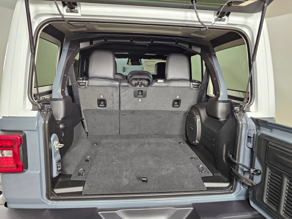 New 2026 Jeep Wrangler Unlimited Sahara w/ Whitecap Package AWD/4WD image 15
