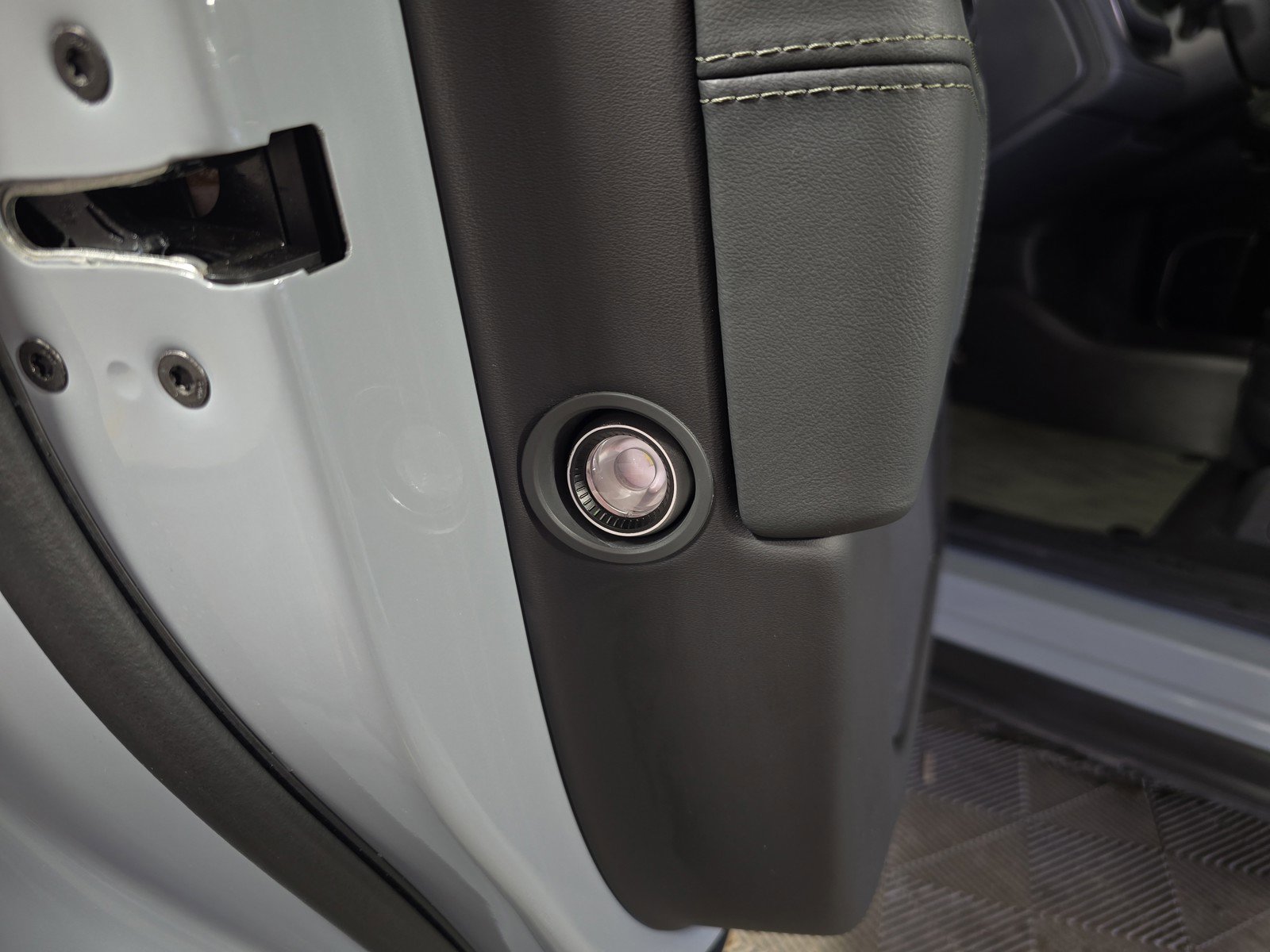 Used 2024 Rivian R1S Adventure image 32