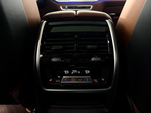 Used 2022 BMW ALPINA XB7 AWD/4WD image 35