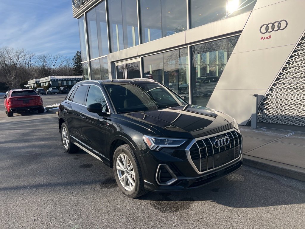 Used 2023 Audi Q3 2.0T Premium w/ Convenience Package image 6