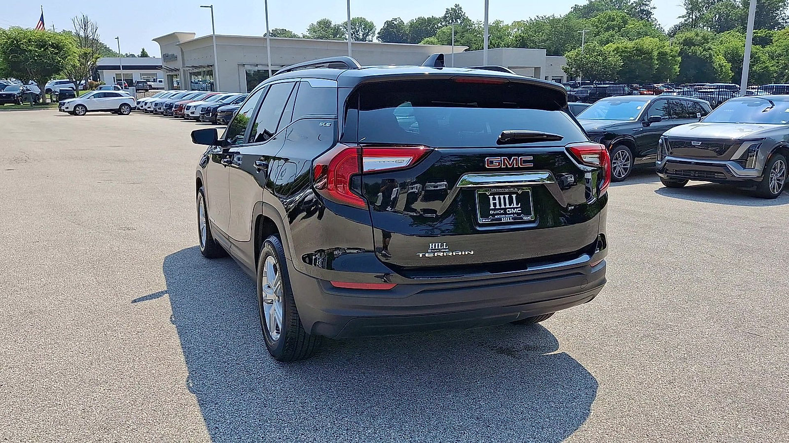 Used 2024 GMC Terrain SLE w/ Driver Convenience Package FWD image 7