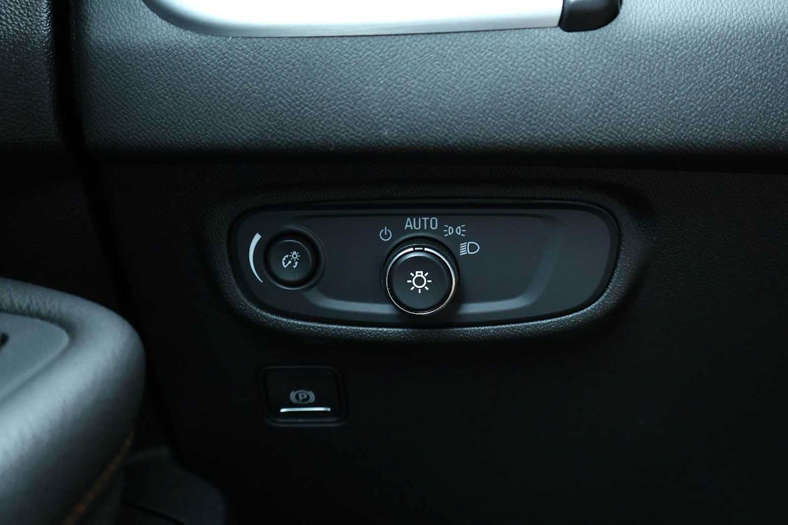 Used 2020 GMC Terrain SLE w/ Driver Convenience Package FWD image 28