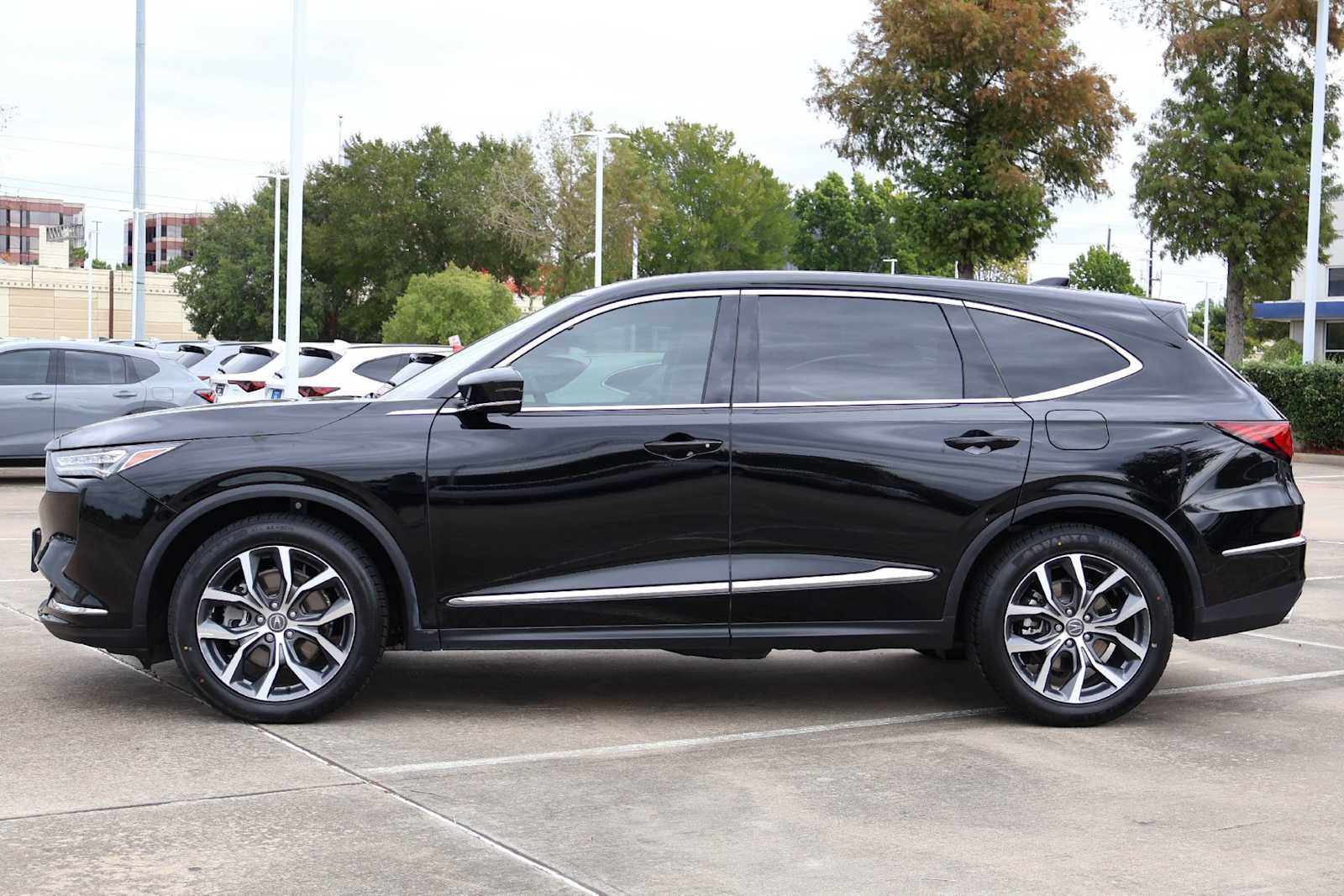Certified 2023 Acura MDX w/ Technology Package FWD image 3