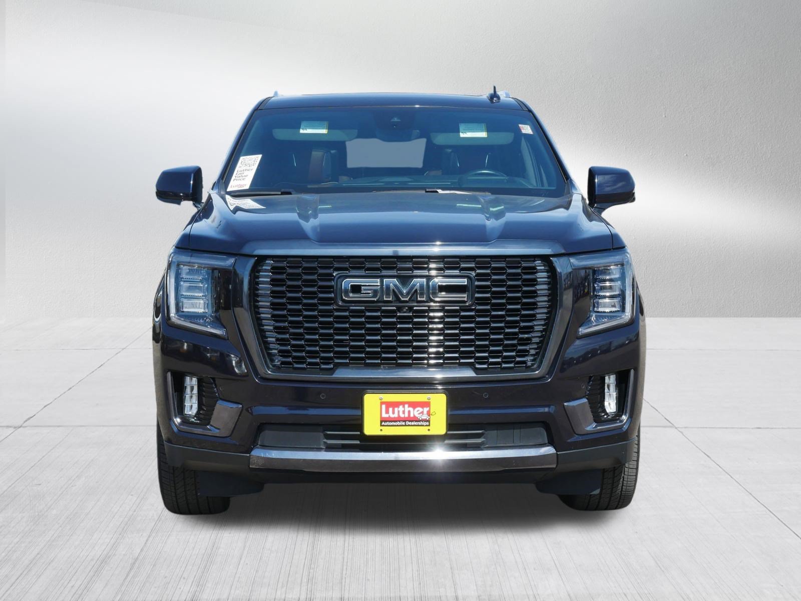 Used 2023 GMC Yukon XL Denali Ultimate AWD/4WD image 2