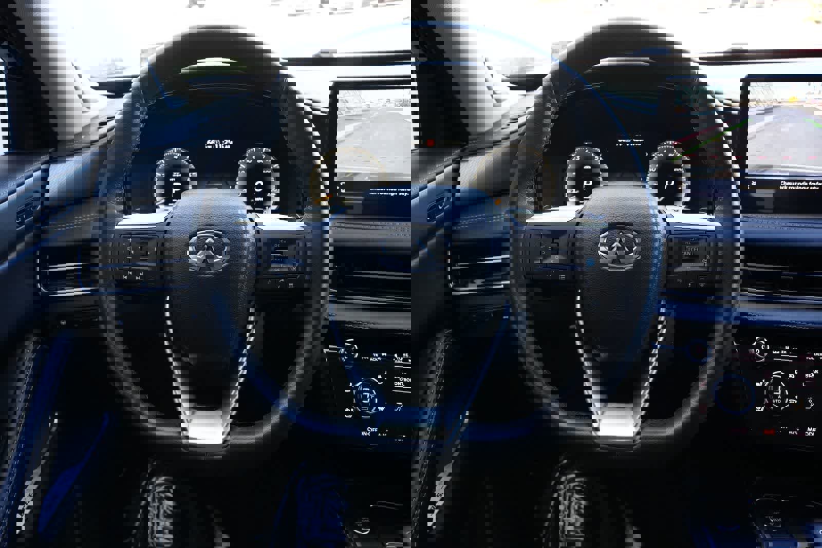 Certified 2023 INFINITI QX60 Luxe w/ Vision Package image 9