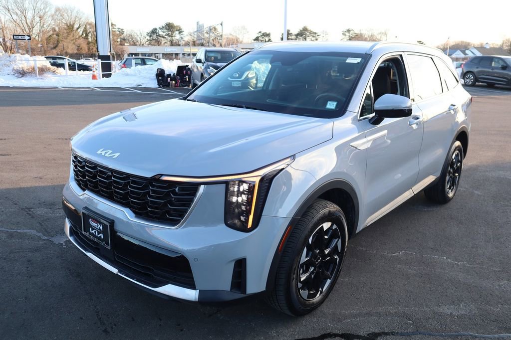 Used 2025 Kia Sorento S image 8