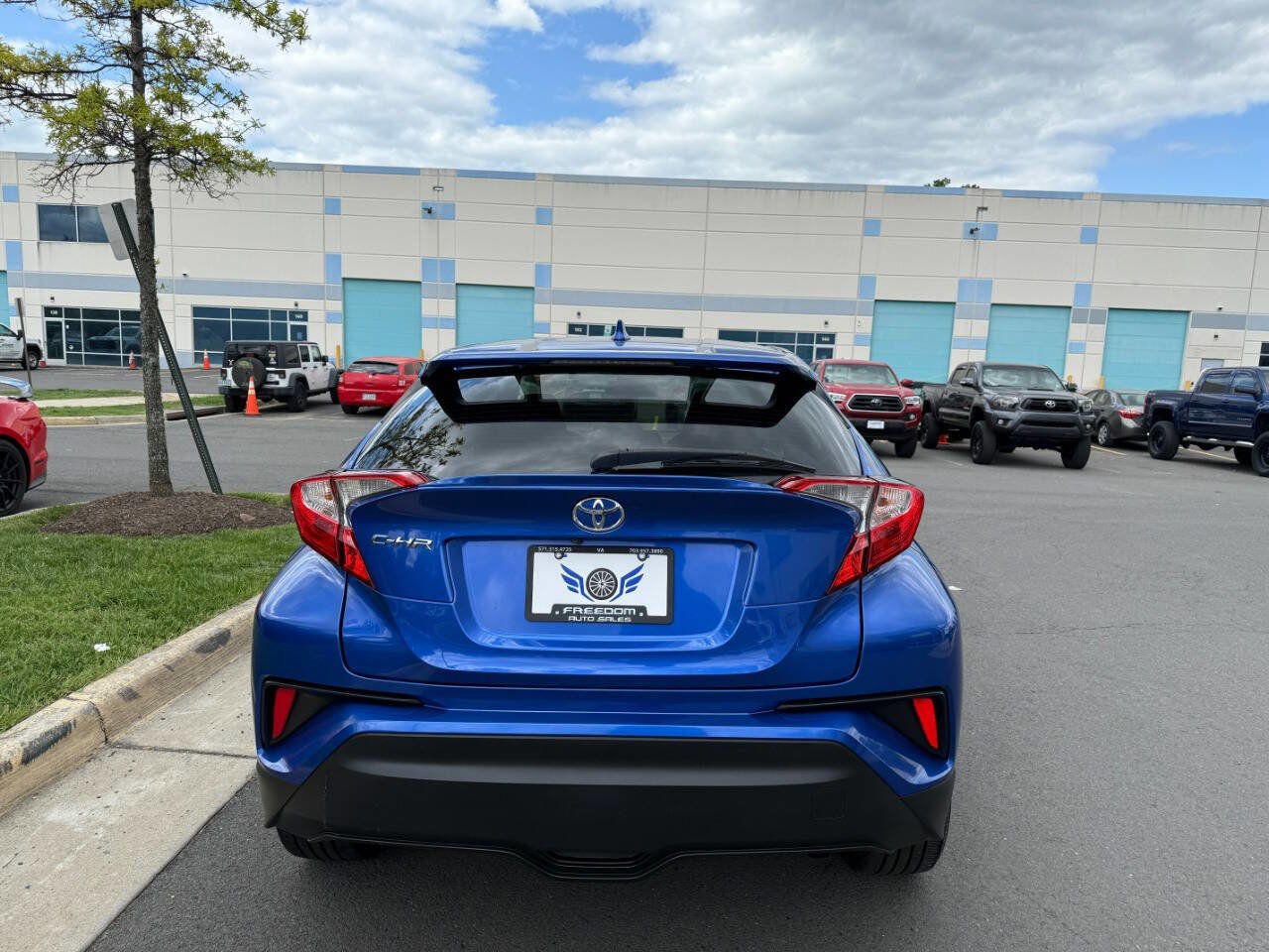 Used 2018 Toyota C-HR XLE image 5