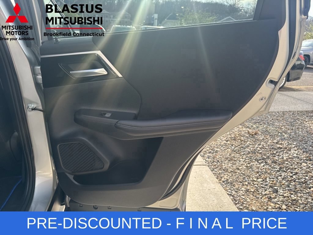 Used 2025 Mitsubishi Outlander ES AWD/4WD image 38