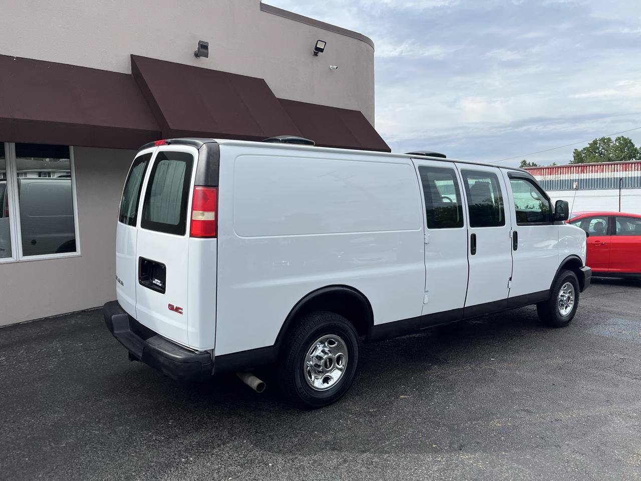 Used 2008 GMC Savana 3500 Extended RWD image 4