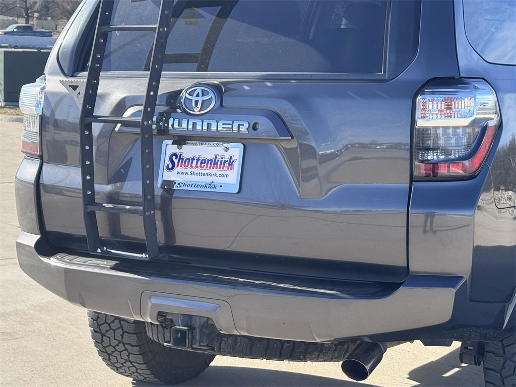 Used 2018 Toyota 4Runner SR5 Premium image 6