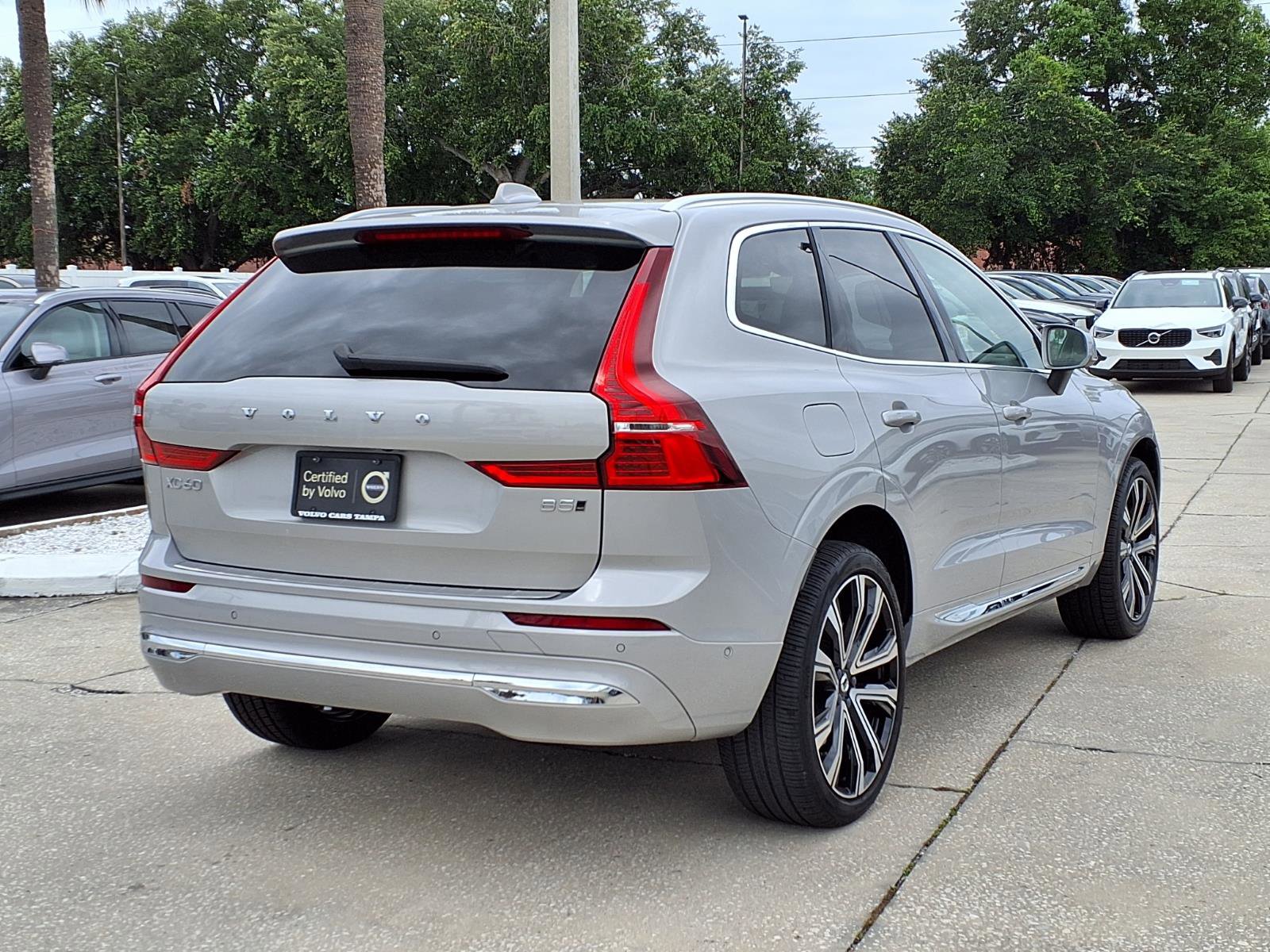 Certified 2023 Volvo XC60 B5 Ultimate w/ Protection Package Premier AWD/4WD image 7