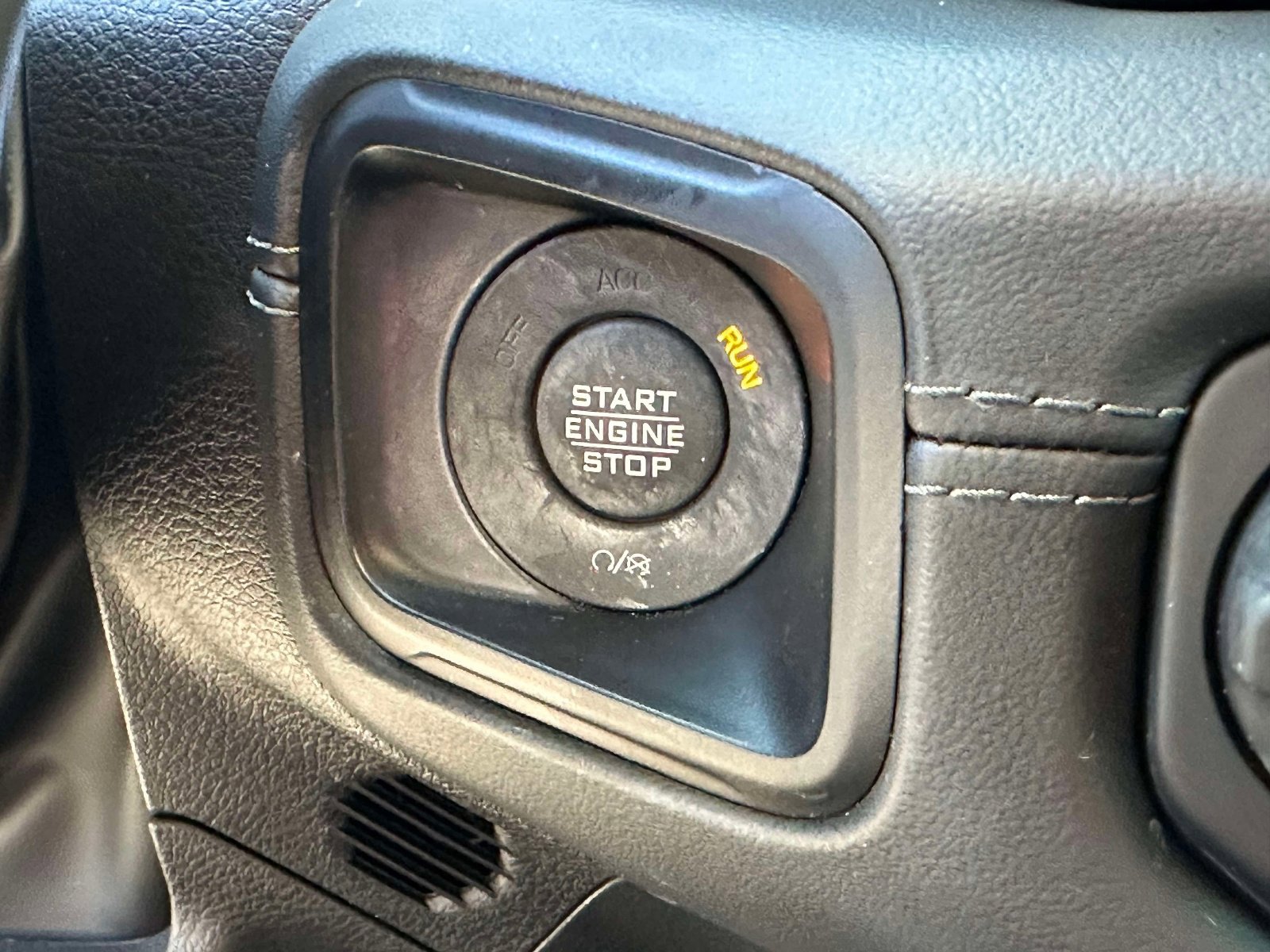 Used 2024 Jeep Wrangler High Altitude AWD/4WD image 27