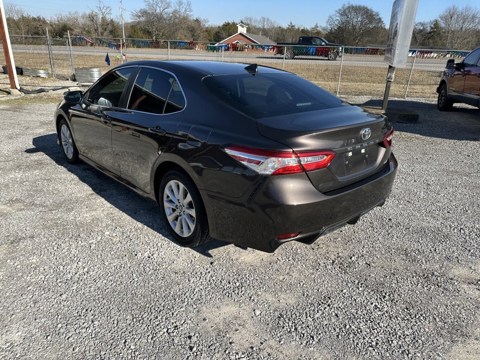 Used 2020 Toyota Camry LE image 7