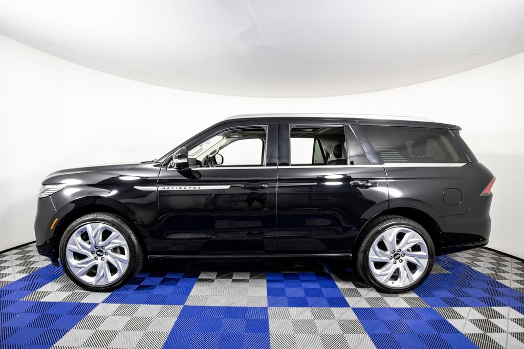 Used 2025 Lincoln Navigator Reserve AWD/4WD image 8