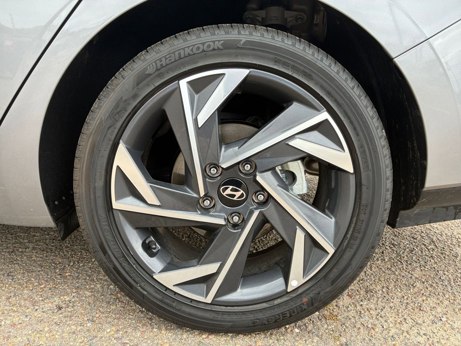 Used 2025 Hyundai Elantra Limited image 32