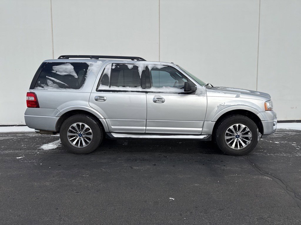 Used 2015 Ford Expedition XLT image 2