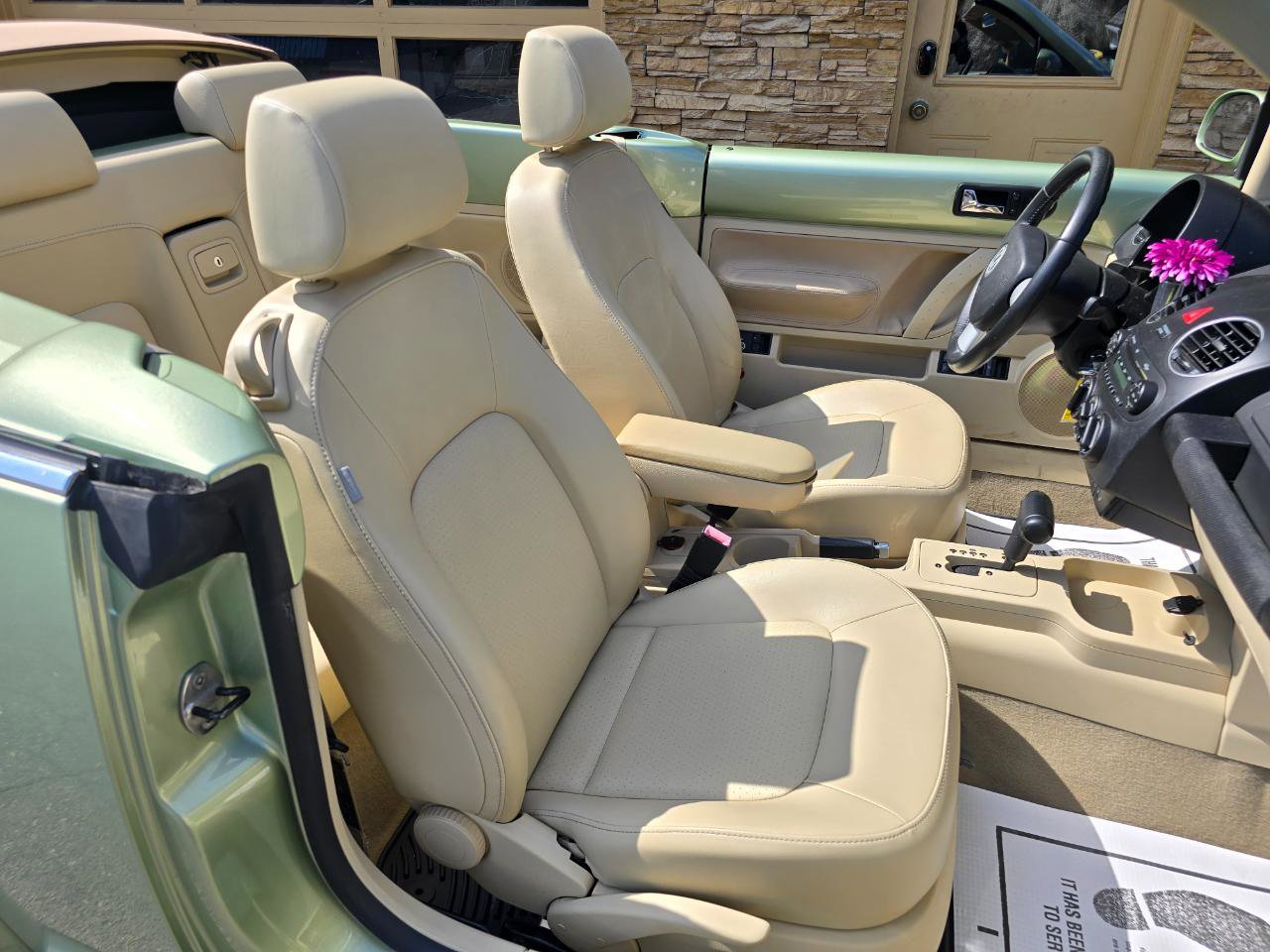 Used 2008 Volkswagen Beetle SE image 11