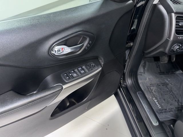 Used 2020 Jeep Cherokee Limited image 11