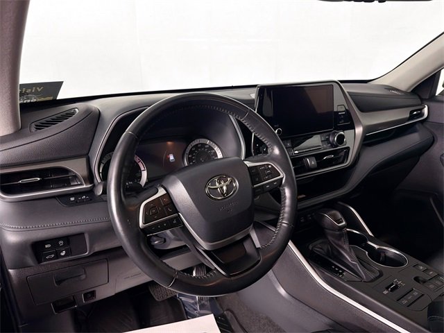 Used 2023 Toyota Highlander L image 9
