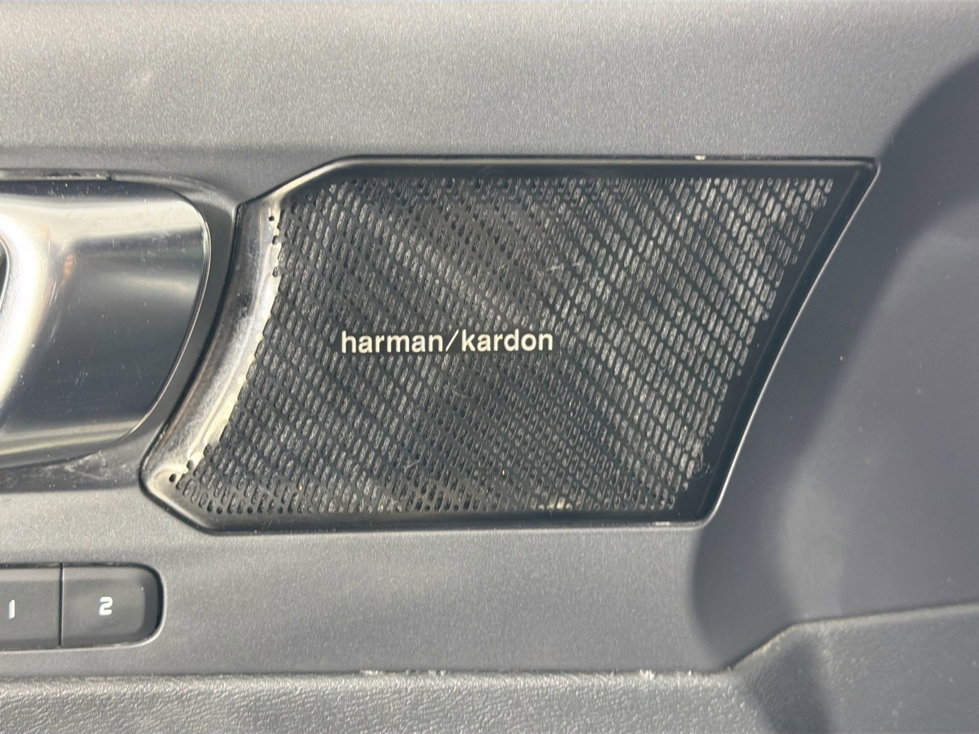 Used 2022 Volvo XC40 T5 R-Design w/ Advanced Package image 19