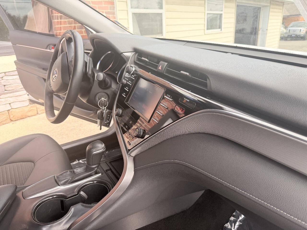 Used 2018 Toyota Camry SE FWD image 17
