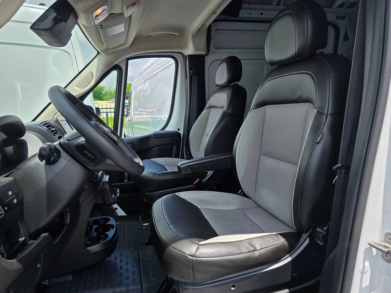 Used 2024 RAM ProMaster 2500 w/ Convenience Group FWD image 10
