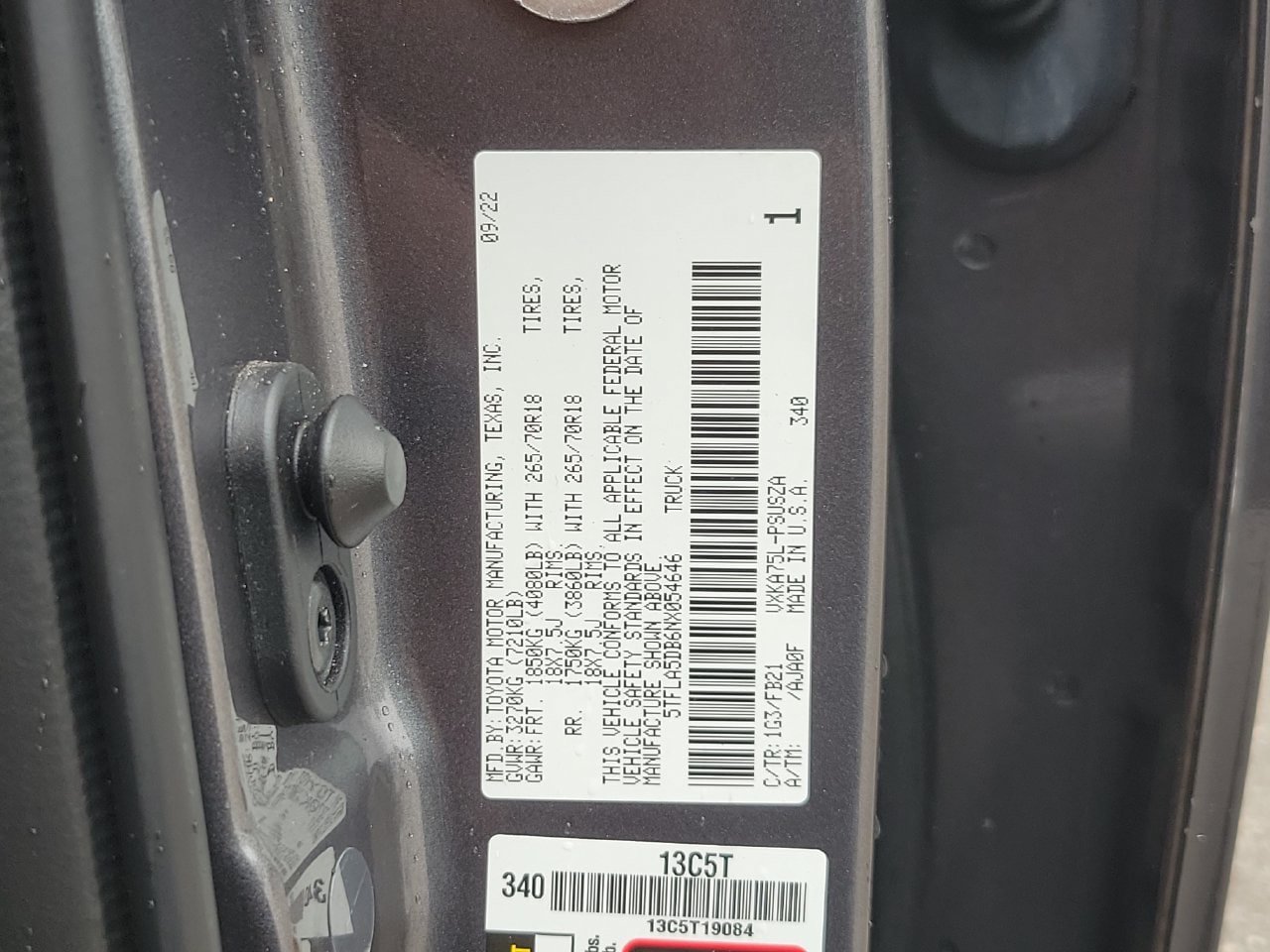 Used 2022 Toyota Tundra SR5 w/ SR5 Convenience Package AWD/4WD image 31