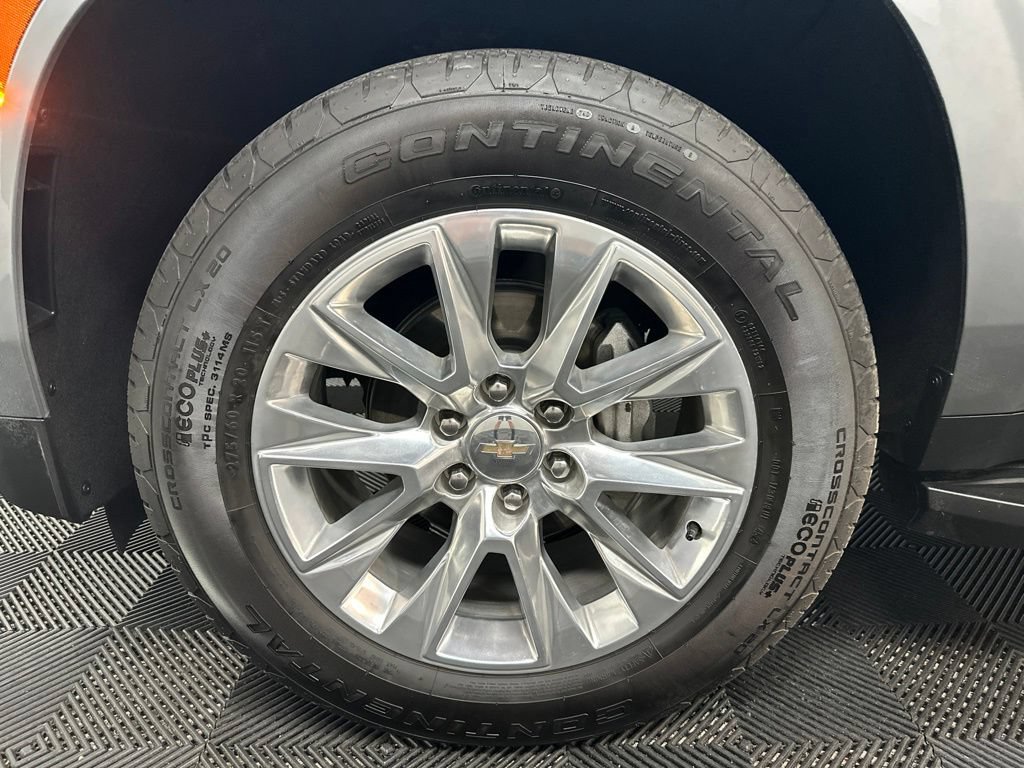 Used 2025 Chevrolet Suburban Premier AWD/4WD image 41