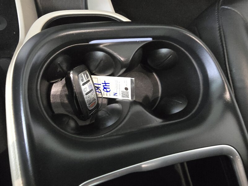 Used 2023 Chrysler Pacifica Touring-L FWD image 22
