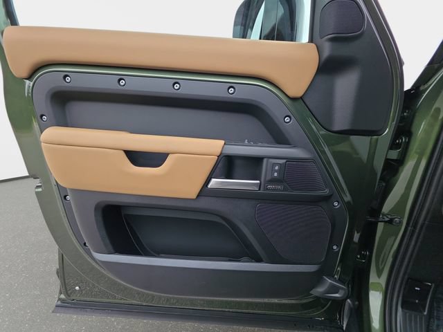 New 2026 Land Rover Defender 110 X-Dynamic SE AWD/4WD image 26
