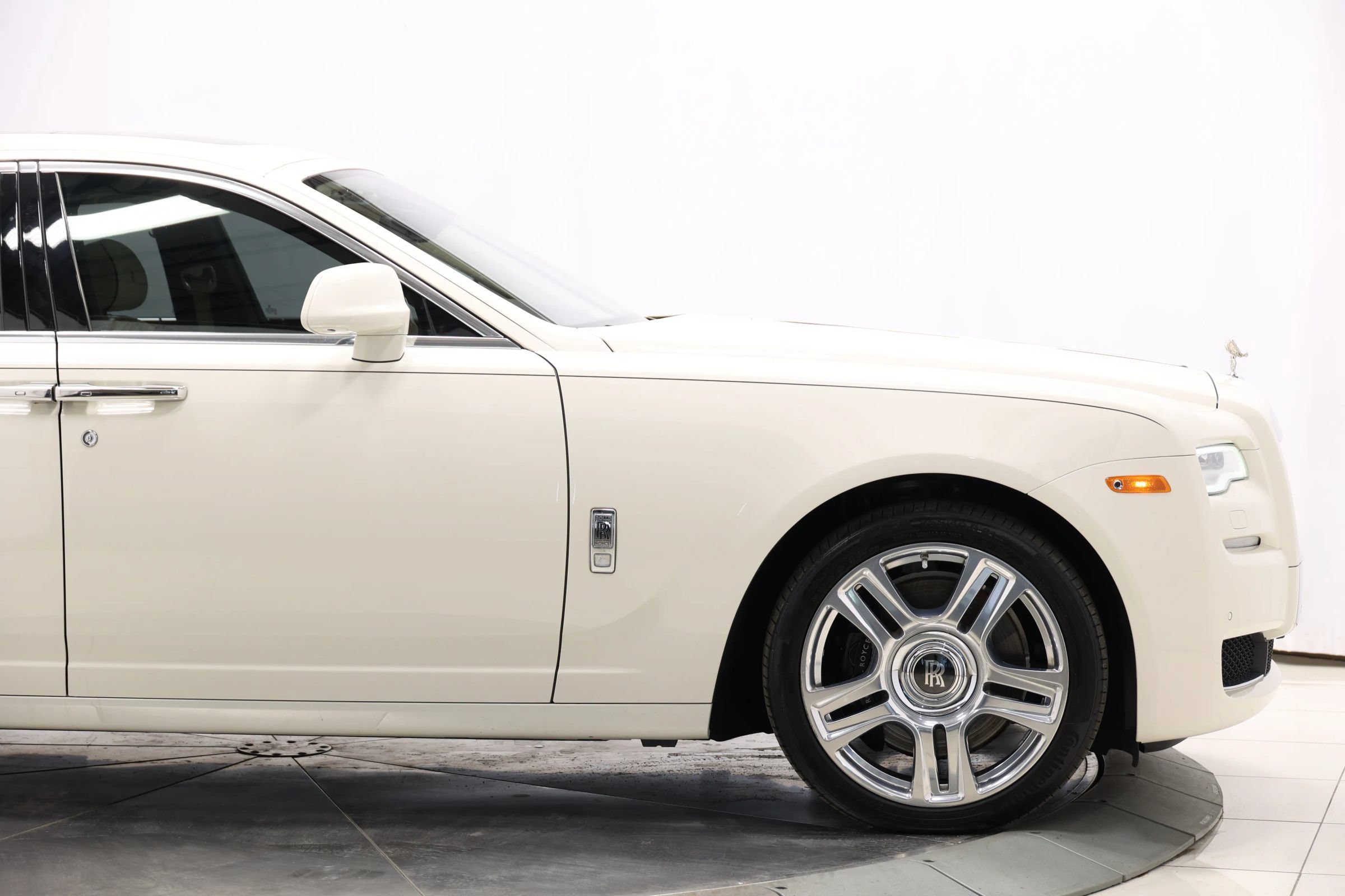Used 2016 Rolls-Royce Ghost RWD image 82