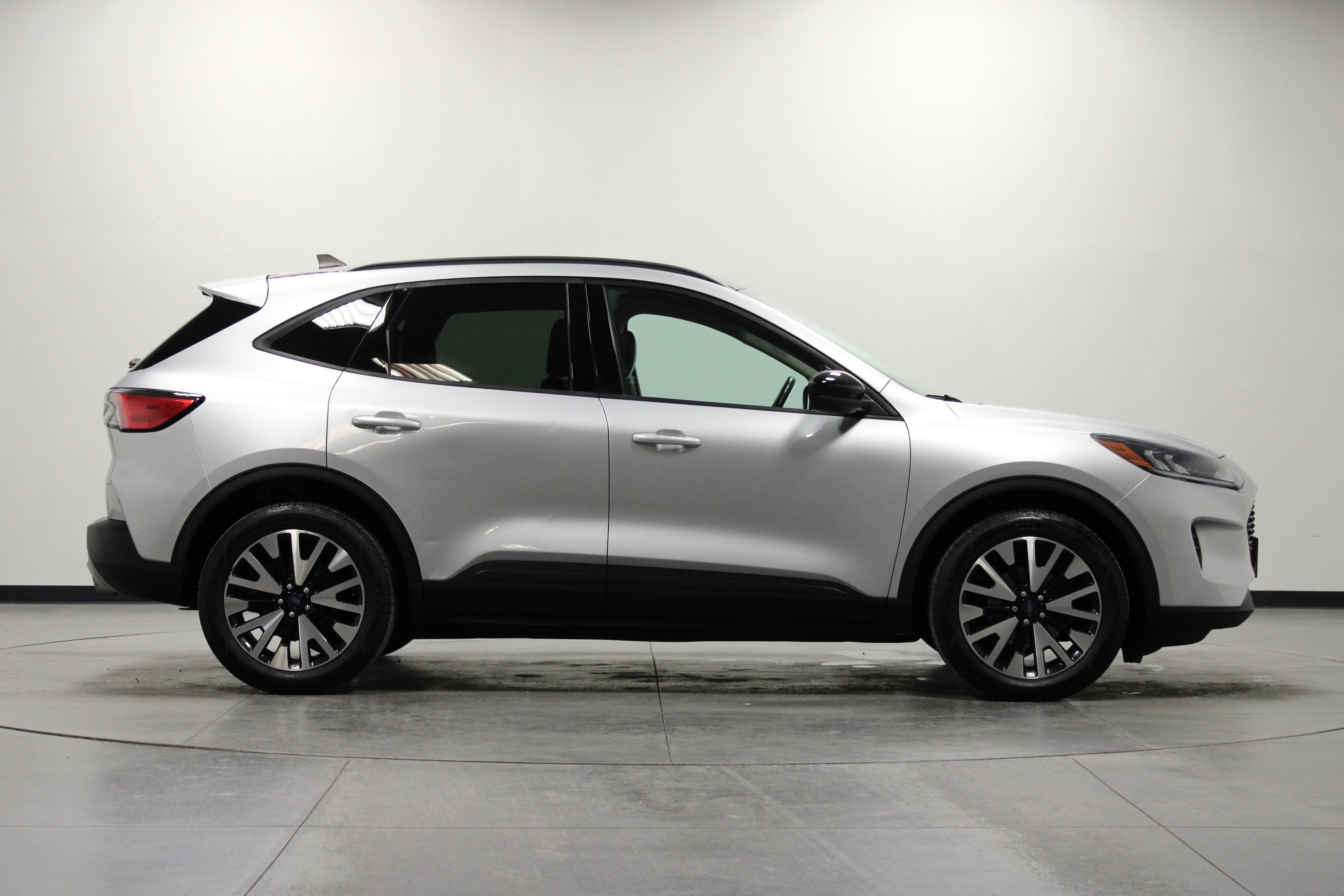 Used 2020 Ford Escape SE Sport image 3