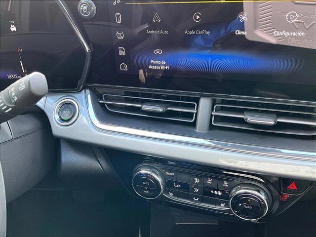 Certified 2025 Chevrolet Trax LT w/ Driver Confidence Package image 24