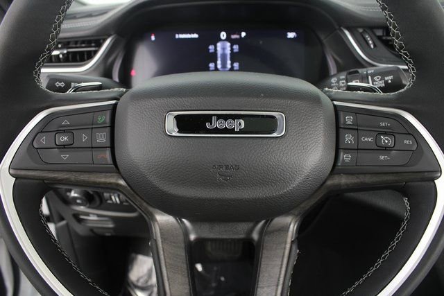 New 2025 Jeep Grand Cherokee Limited w/ Luxury Tech Group II image 15
