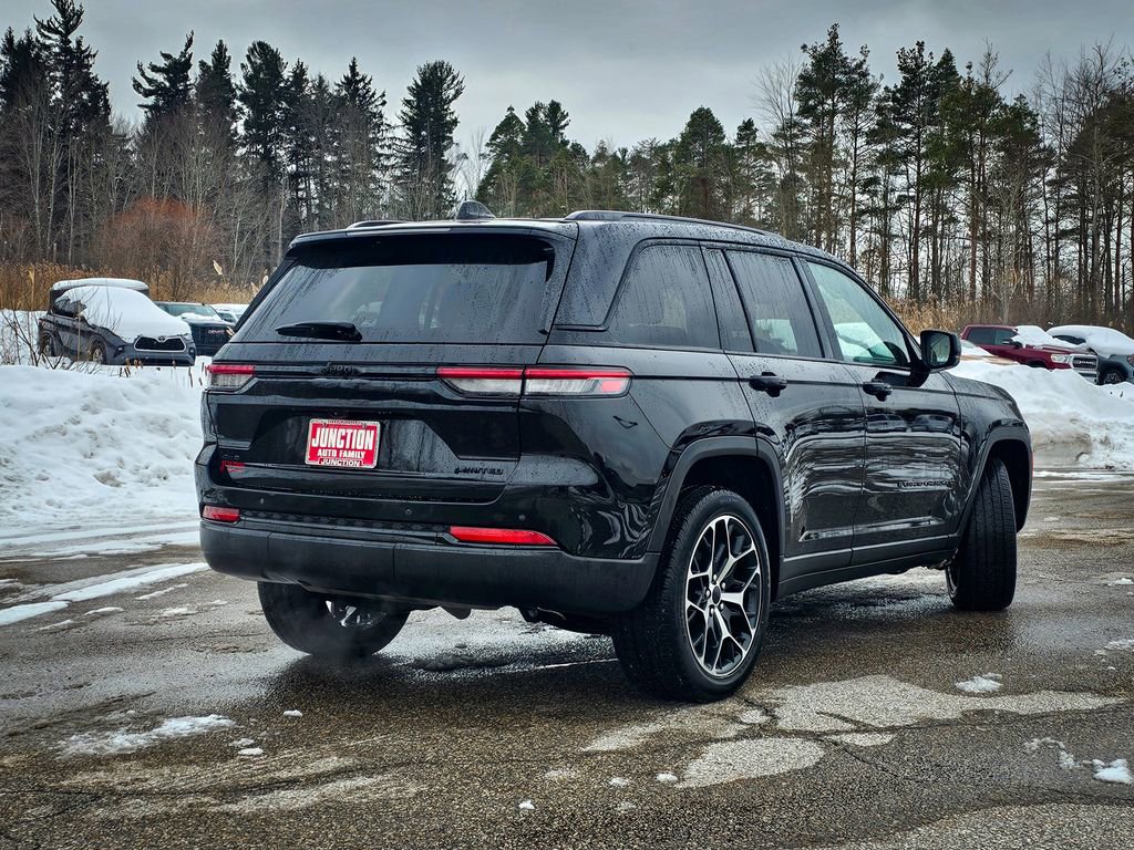 Used 2023 Jeep Grand Cherokee Limited w/ Black Appearance Package image 3