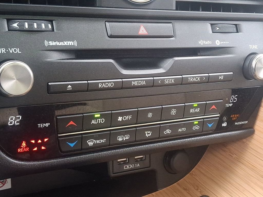 Used 2022 Lexus RX 350L Premium w/ Premium Package image 17