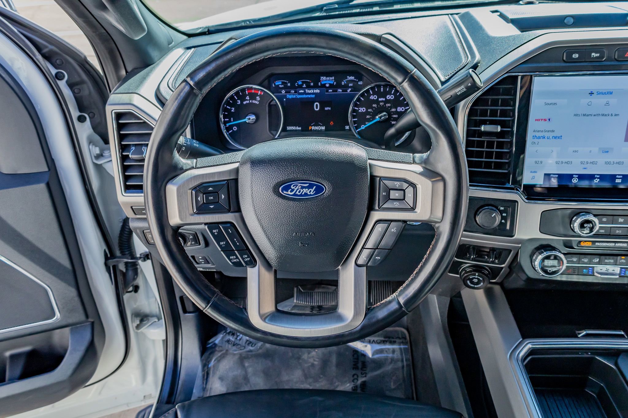 Used 2022 Ford F350 Platinum w/ FX4 Off-Road Package image 15