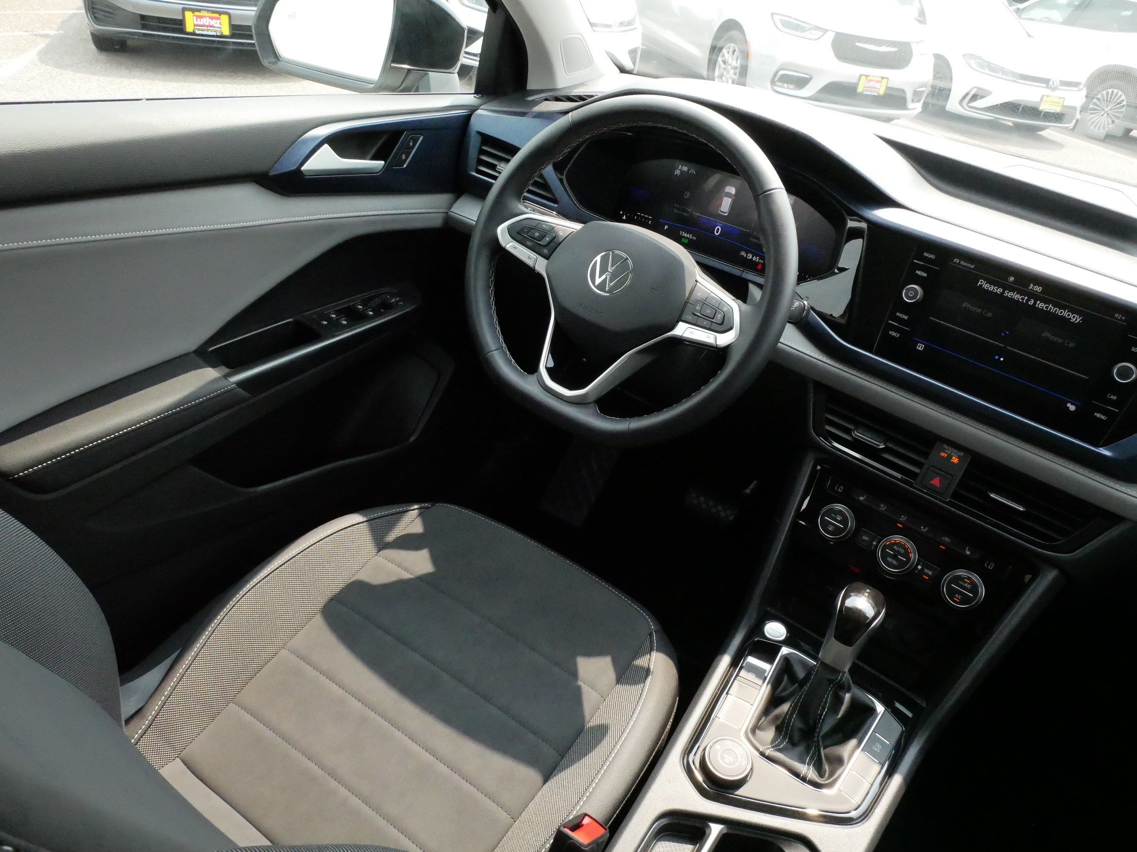 Used 2024 Volkswagen Taos SE w/ Panoramic Sunroof Package AWD/4WD image 9