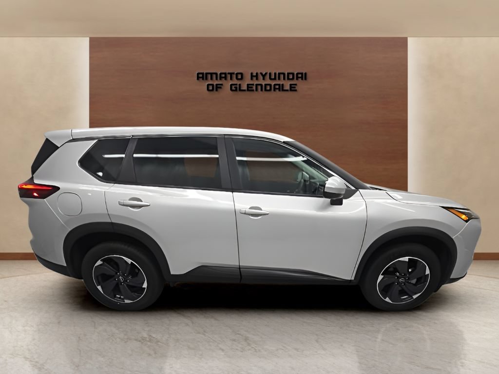 Used 2024 Nissan Rogue SV FWD image 7