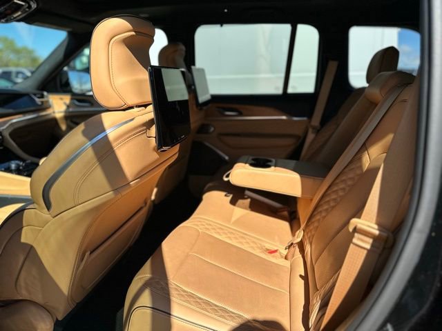 Used 2023 Jeep Grand Cherokee Summit image 10