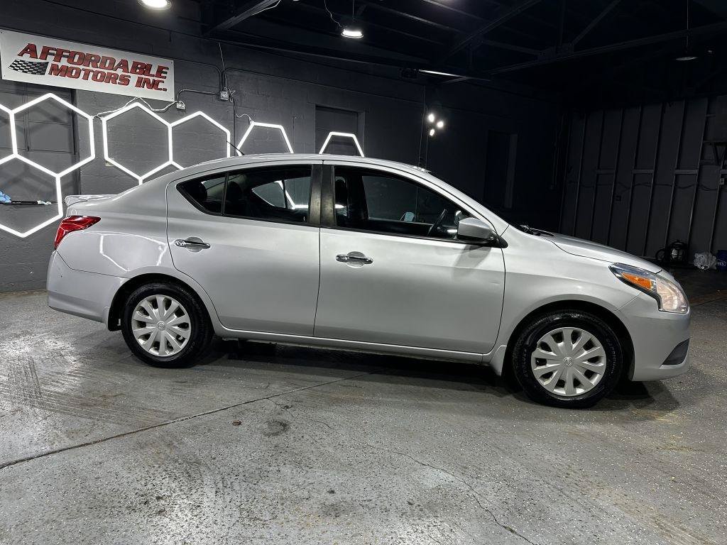 Used 2016 Nissan Versa SV FWD image 5