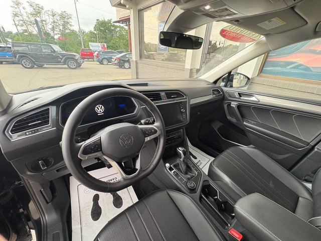 Used 2024 Volkswagen Tiguan SE AWD/4WD image 15