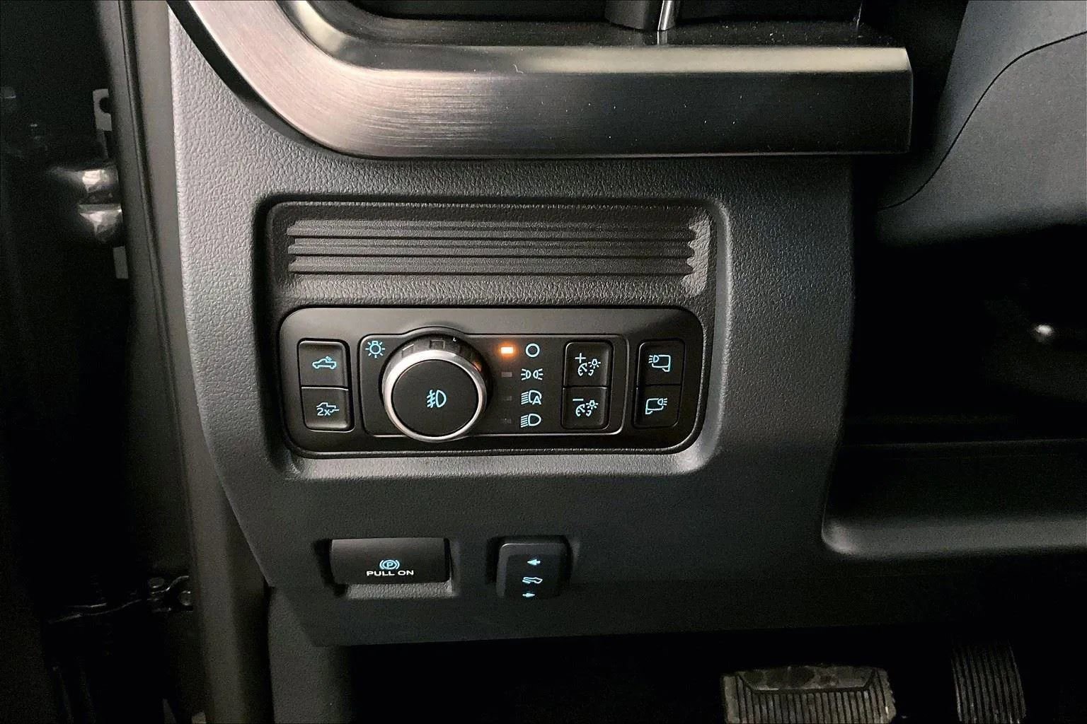 New 2026 Ford F250 Lariat w/ Black Appearance Package image 30