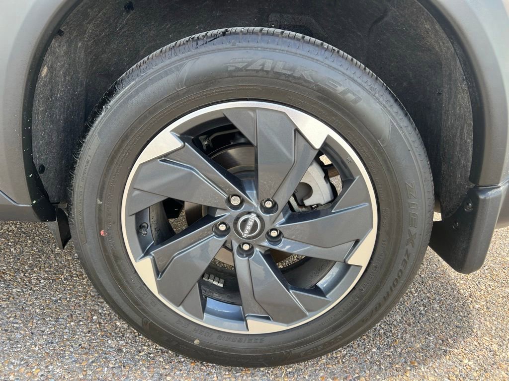 Certified 2024 Nissan Rogue SV w/ SV Premium Package FWD image 18
