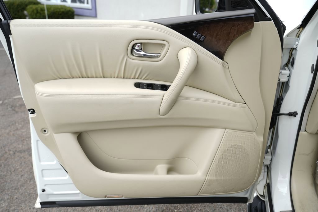 Used 2012 INFINITI QX56 4WD w/ Deluxe Touring Pkg image 22